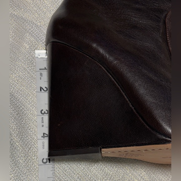 Alice + Olivia Dark Brown Wedge Heeled Leather Boots 39.5/8.5 - Picture 8 of 12
